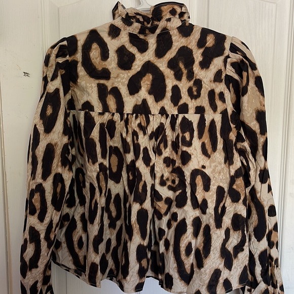 Ruffle leopard print top! NEVER WORN - Picture 4 of 4
